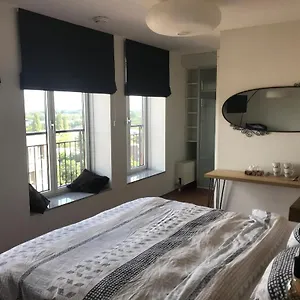 De Boomhut Bed & Breakfast Rotterdam